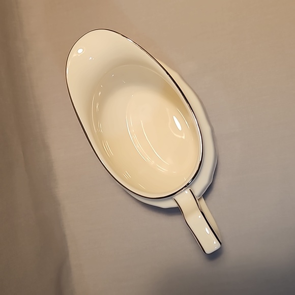 New Noritake Crown Flower 7324 Gravy Boat w/Underplate Ivory China - Picture 6 of 11